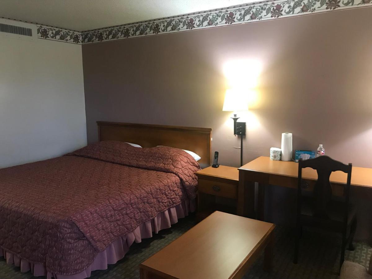 Tyler Inn & Suites Buitenkant foto