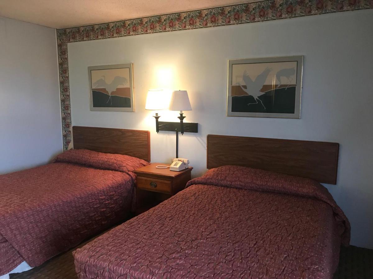 Tyler Inn & Suites Buitenkant foto